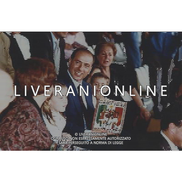 - Retrospettiva - Silvio Berlusconi con i figli allo Stadio - 1992 ©Ufficio Stampa Silvio Berlusconi/Archivio Agenzia Aldo Liverani