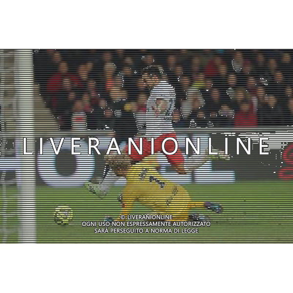 Ezequiel LAVEZZI / Jonas LOSSL - 14.12.2014 - Guingamp / PSG - 18eme journee de Ligue1 Photo : Vincent Michel / Icon Sport *** Local Caption *** AG ALDO LIVERANI SAS ONLY ITALY *** Local Caption *** AG ALDO LIVERANI SAS ONLY ITALY