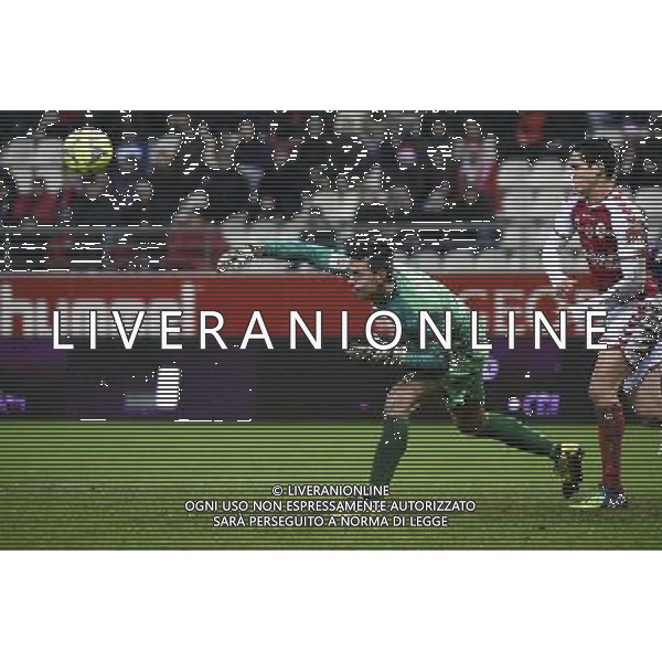 Jesper HANSEN / Aissa MANDI - 13.12.2014 - Reims / Evian Thonon - 18eme journee de Ligue1 Photo : Fred Porcu / Icon Sport AG ALDO LIVERANI SAS ONLY ITALY