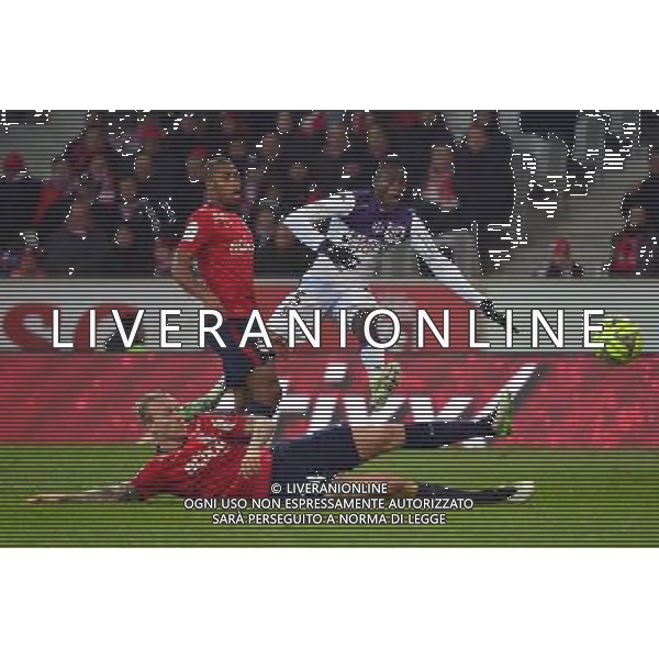 Issiaga SYLLA / Simon KJAER - 14.12.2014 - Lille / Toulouse - 18eme journee de Ligue1 Photo : Dave Winter / Icon Sport AG ALDO LIVERANI SAS ONLY ITALY