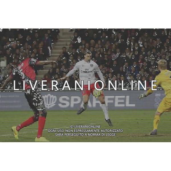 Zlatan IBRAHIMOVIC / Jonas LOSSL - 14.12.2014 - Guingamp / Paris Saint Germain - 18eme journee de Ligue 1 Photo : Vincent Michel / Icon Sport /Agenzia Aldo Liverani sas - ITALY ONLY - EDITORIAL USE ONLY