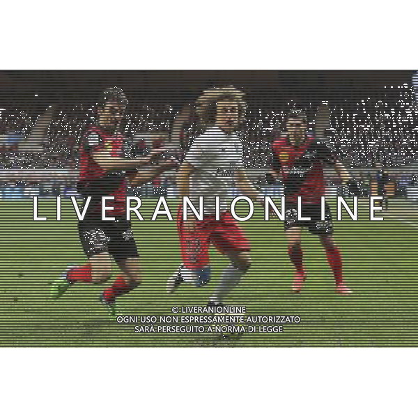 David LUIZ / Christophe KERBRAT - 14.12.2014 - Guingamp / Paris Saint Germain - 18eme journee de Ligue 1 Photo : Vincent Michel / Icon Sport /Agenzia Aldo Liverani sas - ITALY ONLY - EDITORIAL USE ONLY