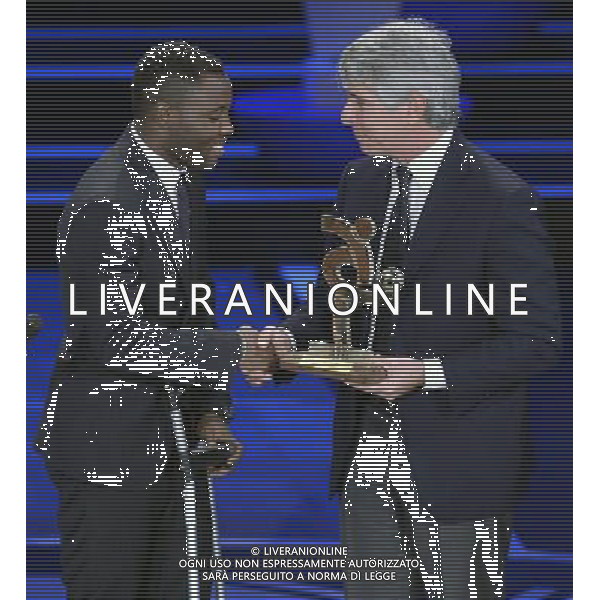 Gran Gala\' del Calcio AIC 2014 Milano - 15.12.2014 Nella Foto: andrea abodi premia asamoah come miglior difensore /Ph.Vitez-Ag. Aldo Liverani