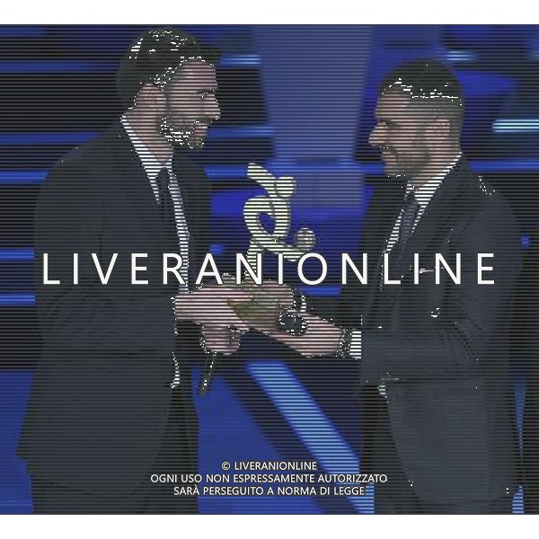 Gran Gala\' del Calcio AIC 2014 Milano - 15.12.2014 Nella Foto: simone perrotta premia andrea barzagli miglior difensore /Ph.Vitez-Ag. Aldo Liverani