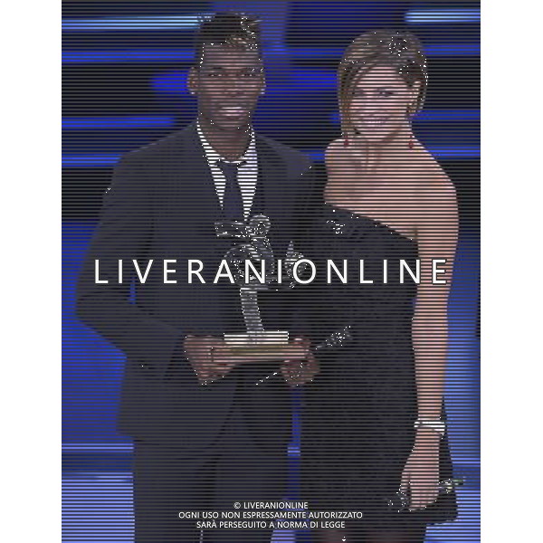 Gran Gala\' del Calcio AIC 2014 Milano - 15.12.2014 Nella Foto: cristina chiabotto premia pogba miglior centrocampista /Ph.Vitez-Ag. Aldo Liverani