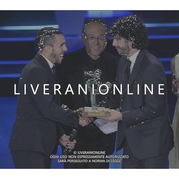 Gran Gala\' del Calcio AIC 2014 Milano - 15.12.2014 Nella Foto:tommasi damiano premia tevez carlos miglior attaccante /Ph.Vitez-Ag. Aldo Liverani