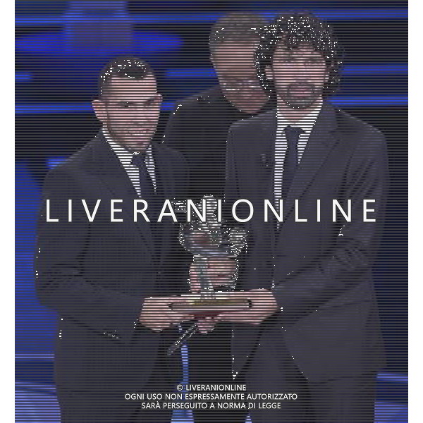 Gran Gala\' del Calcio AIC 2014 Milano - 15.12.2014 Nella Foto:tommasi damiano premia tevez carlos miglior attaccante /Ph.Vitez-Ag. Aldo Liverani