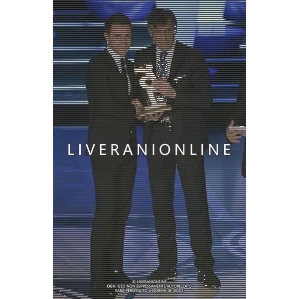 Gran Gala\' del Calcio AIC 2014 Milano - 15.12.2014 Nella Foto:messina premia rizzoli miglior arbitro /Ph.Vitez-Ag. Aldo Liverani