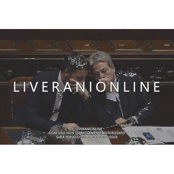 Comunicazioni del Presidente del Consiglio dei ministri in vista del Consiglio europeo del 18 dicembre 2014 alla Camera Roma 16 dicembre 2014 nella foto Matteo Renzi con Paolo Gentiloni ©Corradetti/AGENZIA ALDO LIVERANI SAS