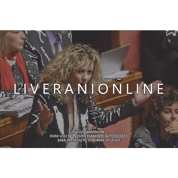 Roma - 19/12/2014 - Palazzo Madama - Discussione dei disegni di legge Bilancio di previsione dello Stato per l\'anno finanziario 2015 e bilancio pluriennale per il triennio 2015-2017 e Legge di Stabilita\' 2015 - nella foto: Barbara Lezzi M5S / Ph. Fabrizio Corradetti - Ag. Aldo Liverani Sas