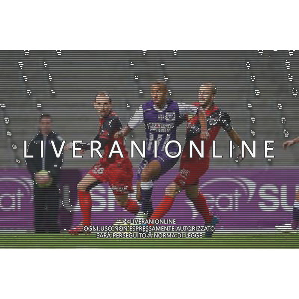 Marcel Tisserand / Lionel Mathis - 20.12.2014 - Toulouse / Guingamp - 19eme journee de Ligue 1 Photo : Manuel Blondeau / Icon Sport AG ALDO LIVERANI SAS ONLY ITALY