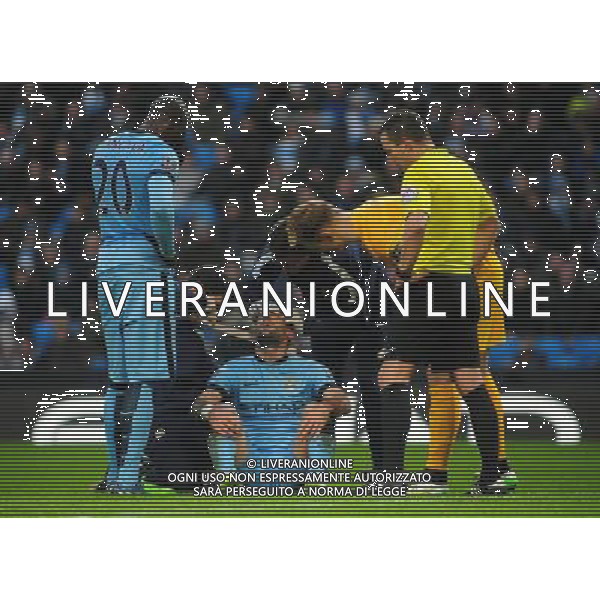Manchester City\'s Pablo Zabaleta receives treatment for a head injury Photographer Chris Vaughan/CameraSport Football - Barclays Premiership - Manchester City v Burnley - Sunday 28th December 2014 - Etihad Stadium - Manchester Â© CameraSport - 43 Linden Ave. Countesthorpe. Leicester. England. LE8 5PG - Tel: +44 (0) 116 277 4147 - admin@camerasport.com - www.camerasport.com AG ALDO LIVERANI SAS ONLY ITALY