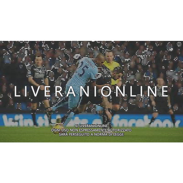 Burnley\'s Danny Ings vies for possession with Manchester City\'s Fernandinho Photographer Chris Vaughan/CameraSport Football - Barclays Premiership - Manchester City v Burnley - Sunday 28th December 2014 - Etihad Stadium - Manchester Â¬Â© CameraSport - 43 Linden Ave. Countesthorpe. Leicester. England. LE8 5PG - Tel: +44 (0) 116 277 4147 - admin@camerasport.com - www.camerasport.com AG ALDO LIVERANI SAS ONLY ITALY