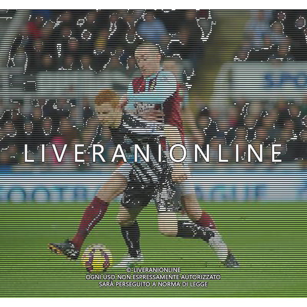 Newcastle United\'s Jack Colback is fouled by Burnley\'s David Jones Photographer Chris Vaughan/CameraSport Football - Barclays Premiership - Newcastle United v Burnley - Thursday 1st January 2015 - St James\' Park - Newcastle © CameraSport - 43 Linden Ave. Countesthorpe. Leicester. England. LE8 5PG - Tel: +44 (0) 116 277 4147 - admin@camerasport.com - www.camerasport.com /AGENZIA ALDO LIVERANI SAS - ITALY ONLY - EDITORIAL USE ONLY