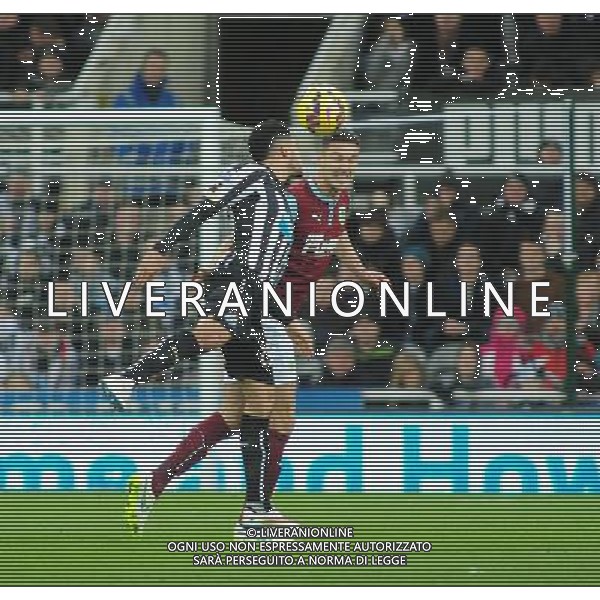Burnley\'s Jason Shackell vies for possession with Newcastle United\'s Emmanuel Riviere Photographer Chris Vaughan/CameraSport Football - Barclays Premiership - Newcastle United v Burnley - Thursday 1st January 2015 - St James\' Park - Newcastle © CameraSport - 43 Linden Ave. Countesthorpe. Leicester. England. LE8 5PG - Tel: +44 (0) 116 277 4147 - admin@camerasport.com - www.camerasport.com /AGENZIA ALDO LIVERANI SAS - ITALY ONLY - EDITORIAL USE ONLY