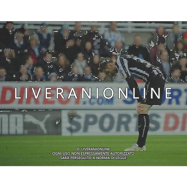 Newcastle United\'s Paul Dummett looks dejected after scoring an own goal Photographer Chris Vaughan/CameraSport Football - Barclays Premiership - Newcastle United v Burnley - Thursday 1st January 2015 - St James\' Park - Newcastle © CameraSport - 43 Linden Ave. Countesthorpe. Leicester. England. LE8 5PG - Tel: +44 (0) 116 277 4147 - admin@camerasport.com - www.camerasport.com /AGENZIA ALDO LIVERANI SAS - ITALY ONLY - EDITORIAL USE ONLY