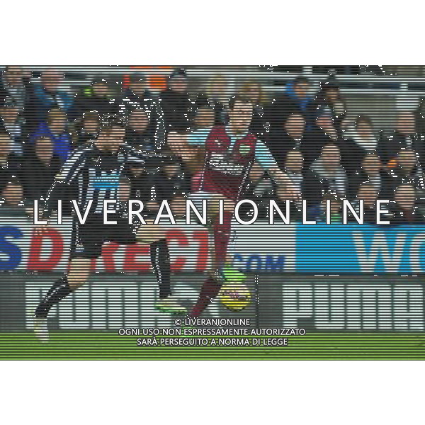 Burnley\'s Ashley Barnes vies for possession with Newcastle United\'s Paul Dummett Photographer Chris Vaughan/CameraSport Football - Barclays Premiership - Newcastle United v Burnley - Thursday 1st January 2015 - St James\' Park - Newcastle © CameraSport - 43 Linden Ave. Countesthorpe. Leicester. England. LE8 5PG - Tel: +44 (0) 116 277 4147 - admin@camerasport.com - www.camerasport.com /AGENZIA ALDO LIVERANI SAS - ITALY ONLY - EDITORIAL USE ONLY