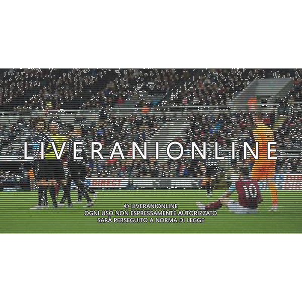 Burnley\'s Danny Ings is shown a yellow card by Referee Mike Dean for diving Photographer Chris Vaughan/CameraSport Football - Barclays Premiership - Newcastle United v Burnley - Thursday 1st January 2015 - St James\' Park - Newcastle © CameraSport - 43 Linden Ave. Countesthorpe. Leicester. England. LE8 5PG - Tel: +44 (0) 116 277 4147 - admin@camerasport.com - www.camerasport.com /AGENZIA ALDO LIVERANI SAS - ITALY ONLY - EDITORIAL USE ONLY