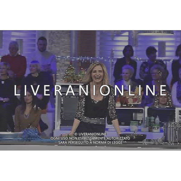 LA PROVA DEL CUOCO TRASMISSIONE TELEVISIVA SPECIALE LOTTERIA ITALIA RAI ROMA 06 GENNAIO 2014 NELLA FOTO LORELLA CUCCARINI ©CORRADETTI/Agenzia Aldo Liverani sas