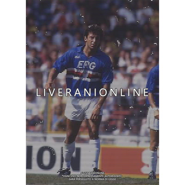 RETROSPETTIVA GIANLUCA VIALLI NELLA FOTO GIANLUCA VIALLI CON LA MAGLIA DELLA SAMPDORIA AG ALDO LIVERANI SAS