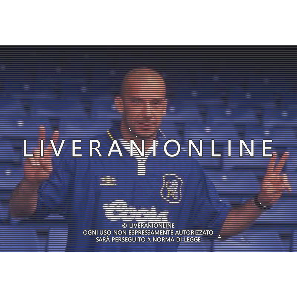 RETROSPETTIVA GIANLUCA VIALLI NELLA FOTO GIANLUCA VIALLI CON LA MAGLIA DELLA CHELSEA PRESENTAZIONE AG ALDO LIVERANI SAS