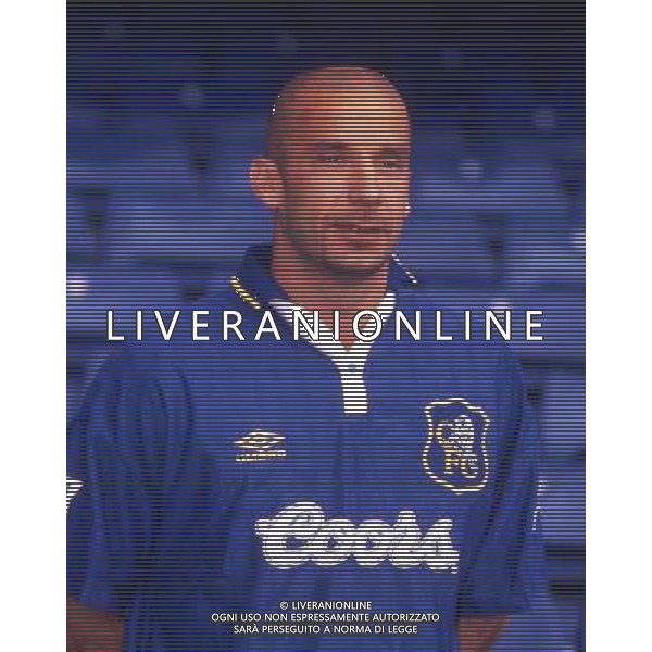 RETROSPETTIVA GIANLUCA VIALLI NELLA FOTO GIANLUCA VIALLI CON LA MAGLIA DELLA CHELSEA PRESENTAZIONE AG ALDO LIVERANI SAS