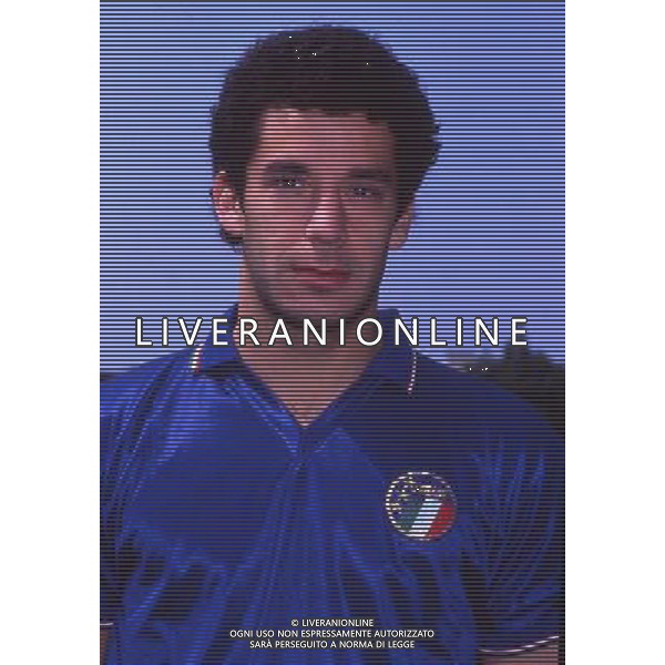 RETROSPETTIVA GIANLUCA VIALLI NELLA FOTO GIANLUCA VIALLI CON LA MAGLIA DELLA NAZIONALE AG ALDO LIVERANI SAS