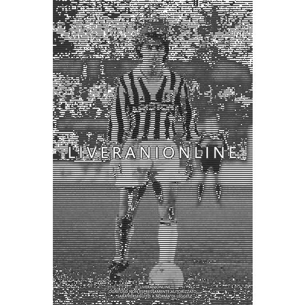 RETROSPETTIVA LIONELLO MANFREDONIA NELLA FOTO LIONELLO MANFREDONIA CON LA MAGLIA JUVENTUS ARCHIVIO ALDO LIVERANI SAS