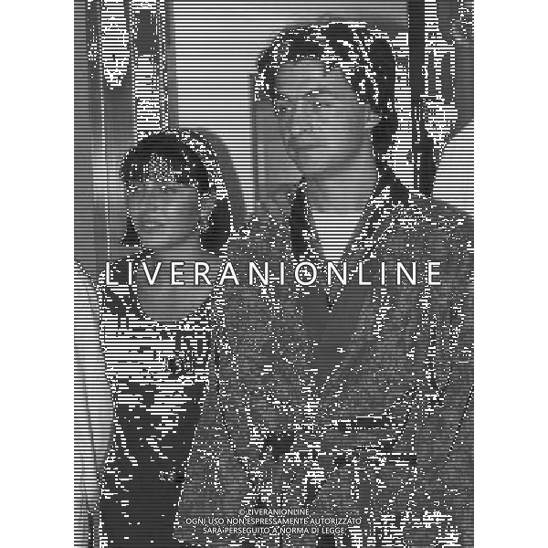 RETROSPETTIVA LIONELLO MANFREDONIA BOLOGNA ROMA 30-12-1989 NELLA FOTO LIONELLO MANFREDONIA RICOVERATO A BOLOGNA DOPO L\'INFARTO AVUTO IN CAMPO NELLA FOTO LIONELLO MANFREDONIA E MOGLIE IN OSPEDALE DOPO L\'INFARTO ARCHIVIO ALDO LIVERANI SAS