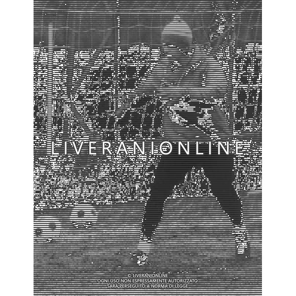 RETROSPETTIVA LIONELLO MANFREDONIA NELLA FOTO LIONELLO MANFREDONIA MAGLIA LAZIO ANNI 1980 ARCHIVIO ALDO LIVERANI SAS