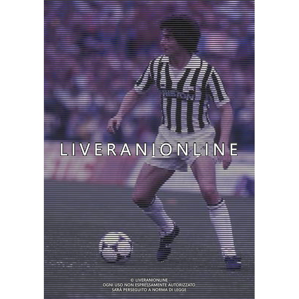 RETROSPETTIVA LIONELLO MANFREDONIA NELLA FOTO LIONELLO MANFREDONIA CON LA MAGLIA DELLA JUVENTUS ARCHIVIO ALDO LIVERANI SAS