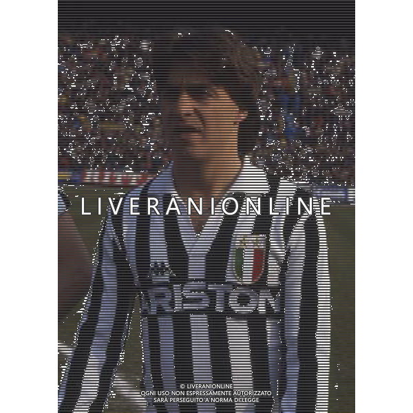 RETROSPETTIVA LIONELLO MANFREDONIA NELLA FOTO LIONELLO MANFREDONIA CON LA MAGLIA DELLA JUVENTUS ARCHIVIO ALDO LIVERANI SAS