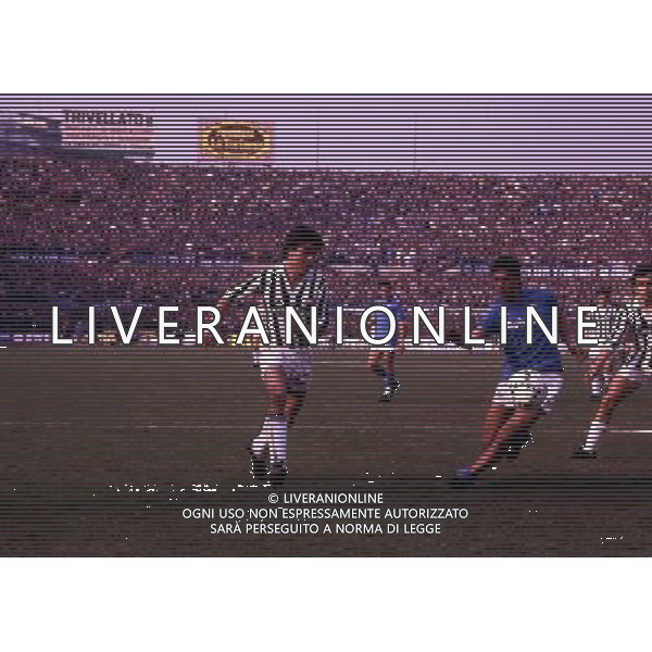 RETROSPETTIVA LIONELLO MANFREDONIA NELLA FOTO LIONELLO MANFREDONIA CON LA MAGLIA DELLA JUVENTUS ARCHIVIO ALDO LIVERANI SAS