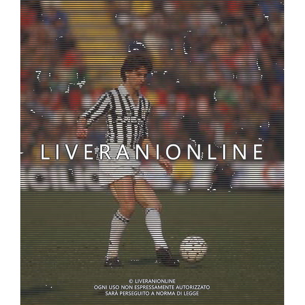 RETROSPETTIVA LIONELLO MANFREDONIA NELLA FOTO LIONELLO MANFREDONIA CON LA MAGLIA DELLA JUVENTUS ARCHIVIO ALDO LIVERANI SAS