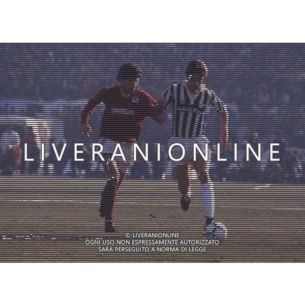 RETROSPETTIVA LIONELLO MANFREDONIA NELLA FOTO LIONELLO MANFREDONIA CON LA MAGLIA DELLA JUVENTUS ARCHIVIO ALDO LIVERANI SAS