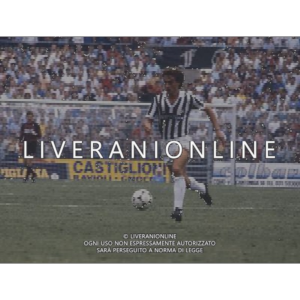 RETROSPETTIVA LIONELLO MANFREDONIA NELLA FOTO LIONELLO MANFREDONIA CON LA MAGLIA DELLA JUVENTUS ARCHIVIO ALDO LIVERANI SAS