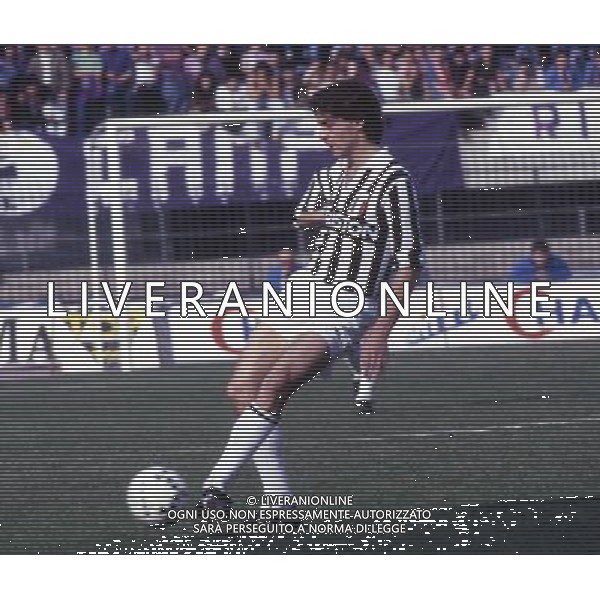 RETROSPETTIVA LIONELLO MANFREDONIA NELLA FOTO LIONELLO MANFREDONIA CON LA MAGLIA DELLA JUVENTUS ARCHIVIO ALDO LIVERANI SAS