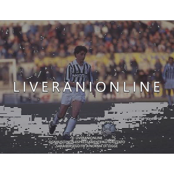 RETROSPETTIVA LIONELLO MANFREDONIA NELLA FOTO LIONELLO MANFREDONIA CON LA MAGLIA DELLA JUVENTUS ARCHIVIO ALDO LIVERANI SAS