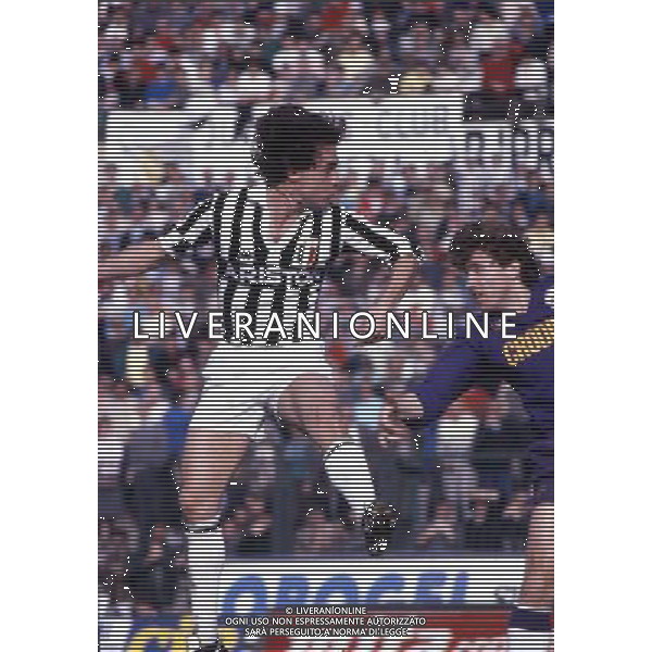 RETROSPETTIVA LIONELLO MANFREDONIA NELLA FOTO LIONELLO MANFREDONIA CON LA MAGLIA DELLA JUVENTUS ARCHIVIO ALDO LIVERANI SAS