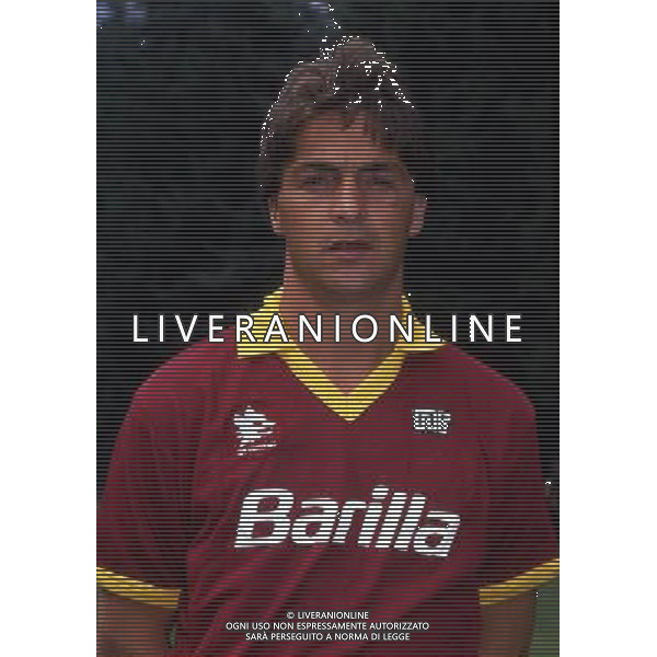 RETROSPETTIVA LIONELLO MANFREDONIA NELLA FOTO LIONELLO MANFREDONIA CON LA MAGLIA DELLA ROMA ARCHIVIO ALDO LIVERANI SAS