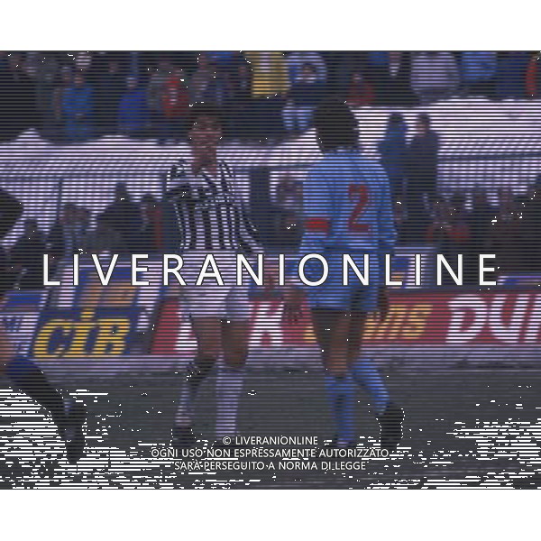 RETROSPETTIVA LIONELLO MANFREDONIA NELLA FOTO LIONELLO MANFREDONIA CON LA MAGLIA DELLA JUVENTUS ARCHIVIO ALDO LIVERANI SAS