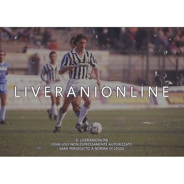 RETROSPETTIVA LIONELLO MANFREDONIA NELLA FOTO LIONELLO MANFREDONIA CON LA MAGLIA DELLA JUVENTUS ARCHIVIO ALDO LIVERANI SAS