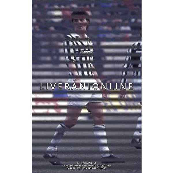 RETROSPETTIVA LIONELLO MANFREDONIA NELLA FOTO LIONELLO MANFREDONIA CON LA MAGLIA DELLA JUVENTUS ARCHIVIO ALDO LIVERANI SAS