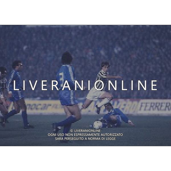 RETROSPETTIVA LIONELLO MANFREDONIA NELLA FOTO LIONELLO MANFREDONIA CON LA MAGLIA DELLA JUVENTUS ARCHIVIO ALDO LIVERANI SAS