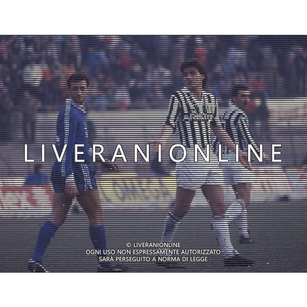 RETROSPETTIVA LIONELLO MANFREDONIA NELLA FOTO LIONELLO MANFREDONIA CON LA MAGLIA DELLA JUVENTUS ARCHIVIO ALDO LIVERANI SAS