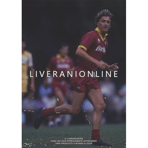 RETROSPETTIVA LIONELLO MANFREDONIA NELLA FOTO LIONELLO MANFREDONIA CON LA MAGLIA DELLA ROMA ARCHIVIO ALDO LIVERANI SAS