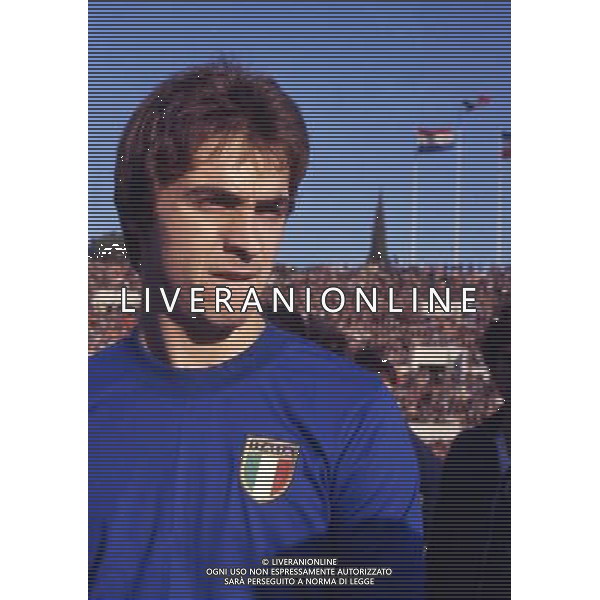 RETROSPETTIVA LIONELLO MANFREDONIA NELLA FOTO LIONELLO MANFREDONIA CON LA MAGLIA DELLA NAZIONALE ITALIANA ARCHIVIO ALDO LIVERANI SAS