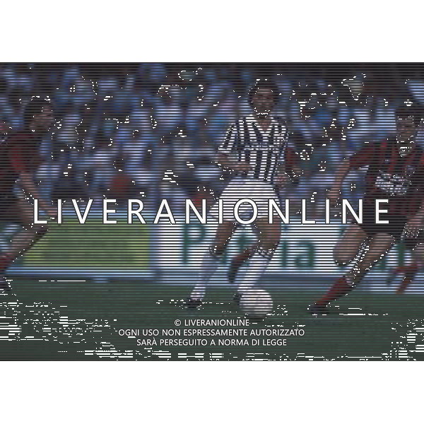 RETROSPETTIVA LIONELLO MANFREDONIA NELLA FOTO LIONELLO MANFREDONIA CON LA MAGLIA JUVENTUS ARCHIVIO ALDO LIVERANI SAS