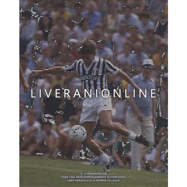 RETROSPETTIVA LIONELLO MANFREDONIA NELLA FOTO LIONELLO MANFREDONIA CON LA MAGLIA JUVENTUS ARCHIVIO ALDO LIVERANI SAS