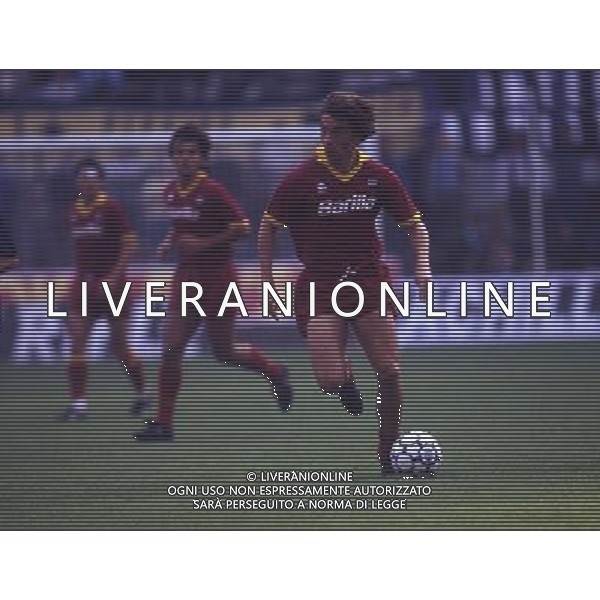 RETROSPETTIVA LIONELLO MANFREDONIA NELLA FOTO LIONELLO MANFREDONIA CON LA MAGLIA ROMA ARCHIVIO ALDO LIVERANI SAS